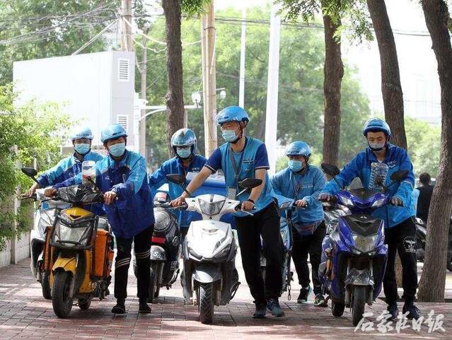 刘钊工作照3.jpg